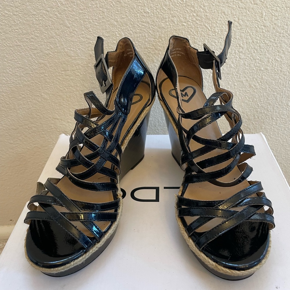 Strappy wedged sandal